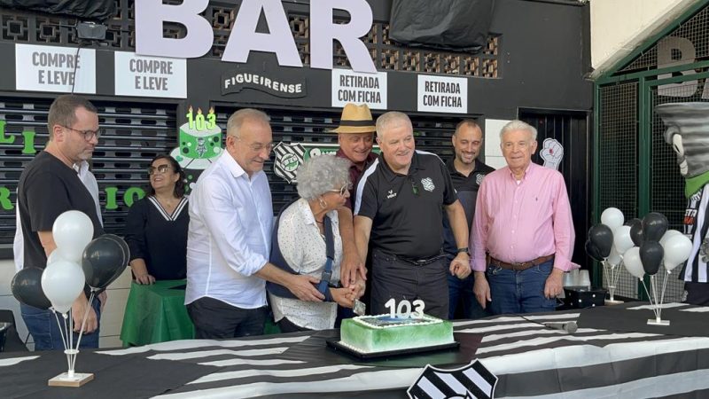 Bolo em comemoração ao aniversário de 103 anos de fundação do Figueirense