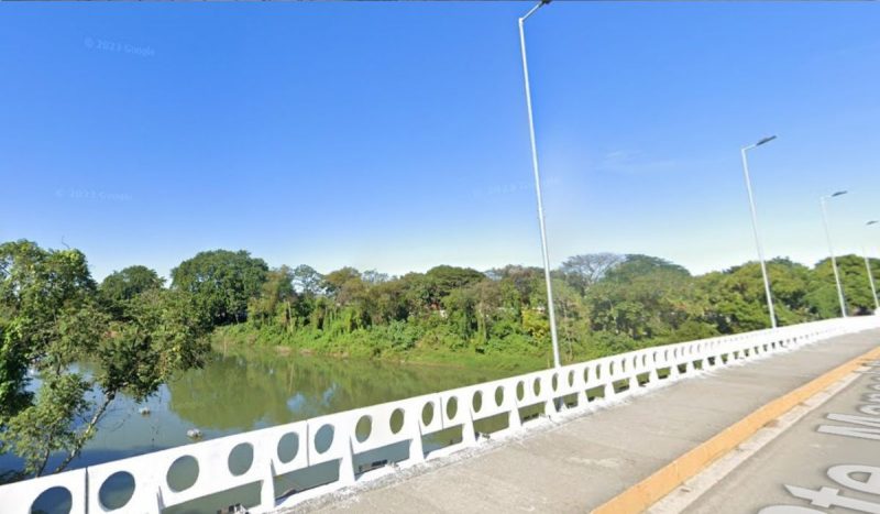 Ponte onde homem pulou na água em Tubarão