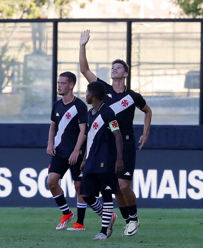 Garoto Bruno Lopes, do Vasco, marcou um gol histórico na final de competição sub-17