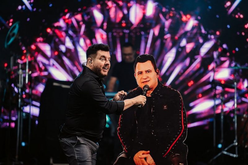 Bruno cantou com Marrone de papel&atilde;o em Serrinha (BA) – Foto: Reprodu&ccedil;&atilde;o/@oficialbrunoemarrone/ND