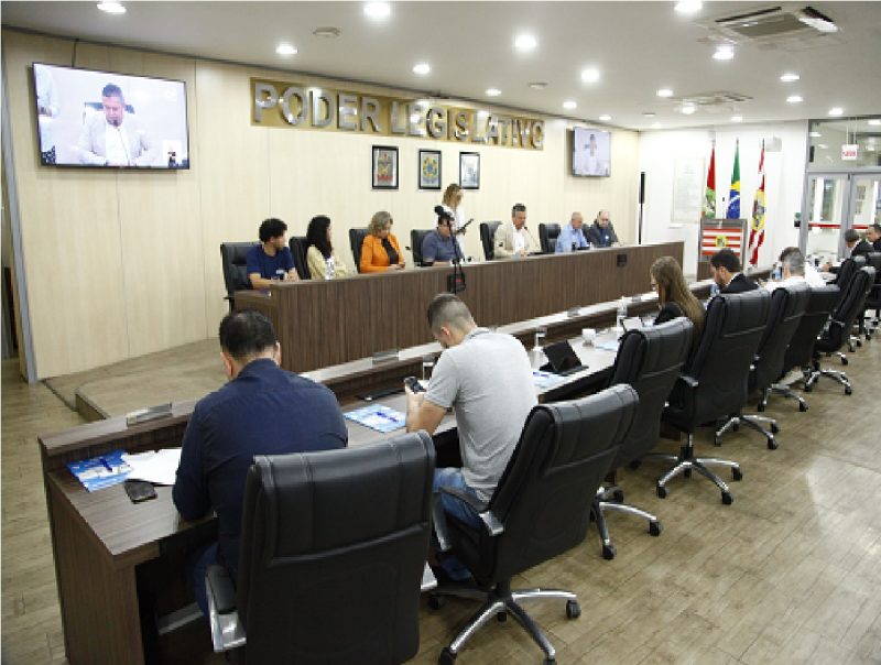 Vereadores reunidos em sessão ordinária para votação de instalação de câmeras em unidades de saúde 