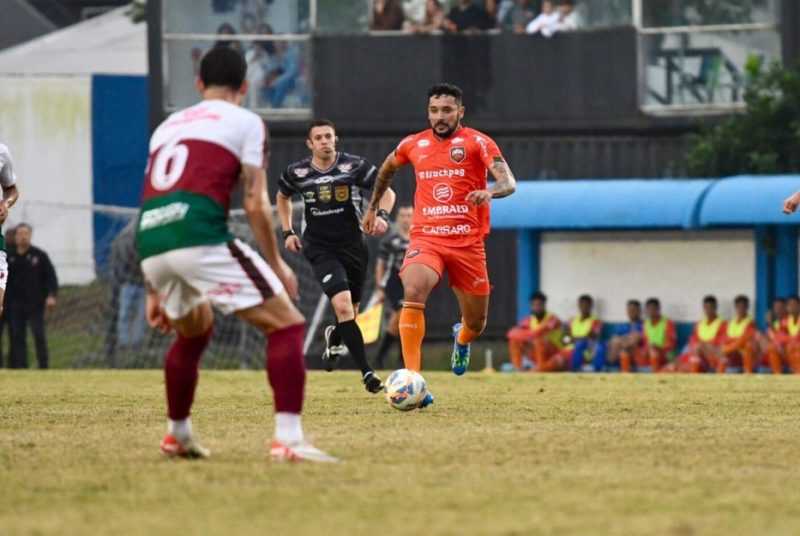 Camboriú venceu o Blumenau por 2x1 jogando em casa e subiu na classificação