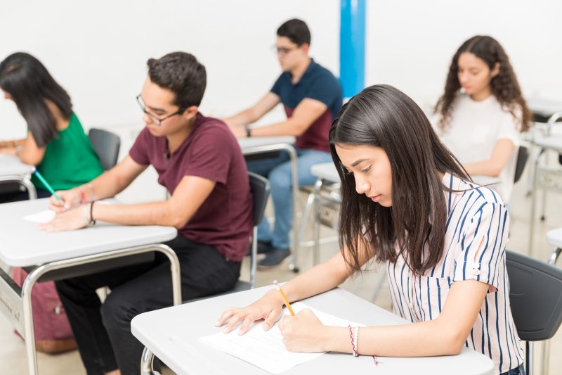 Candidatos realizam prova do Enem