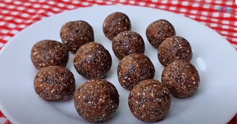 Imagem mostra bolinhas funcionais prontas que liberam cocô preso e desinflama barriga