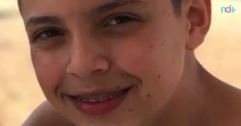 imagem mostra Bernardo, adolescente que está em estado grave após explosão em oficina de motos; corrente de oração foi formada em frente ao hospital 