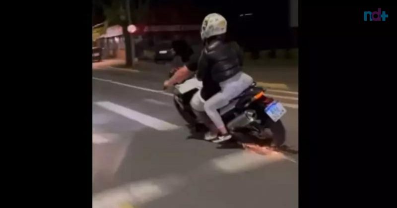 imagem ilustrativa de mulher em moto; moradora de Camboriú foi apontada como dona de delivery do tráfico