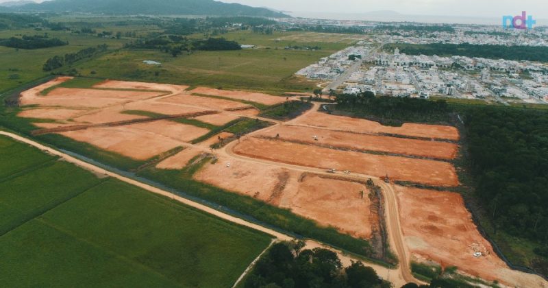 imagem aérea de parque onde maior projeto de macrodrenagem que controla enchentes ficará em SC