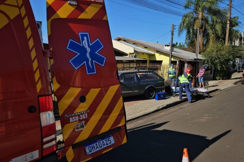 mulher é atropelada por carro desgovernado