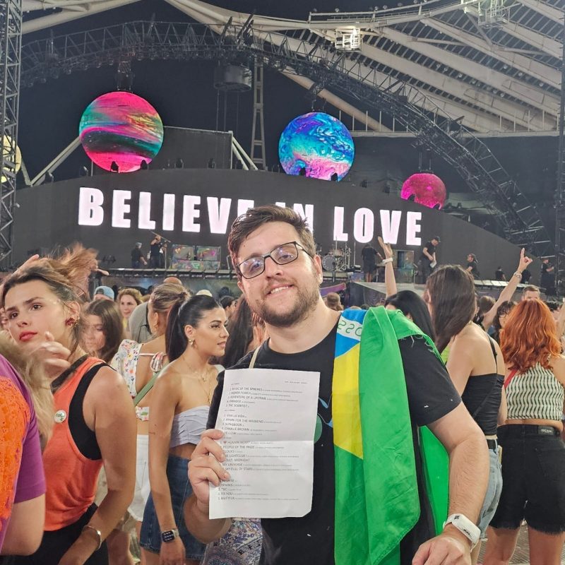 empresário catarinense em show da banda coldplay