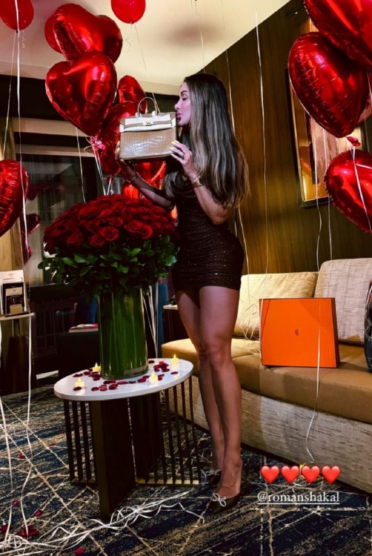 Catarinense recebe surpresa especial de Dia dos Namorados e ganha bolsa 'caríssima'