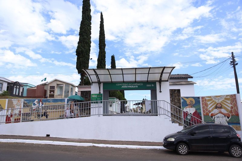 Comunidade deve regularizar os espaços nos cemitérios de Chapecó.