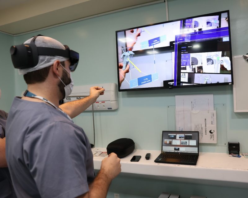 Dispositivo garante precis&atilde;o milim&eacute;trica na coloca&ccedil;&atilde;o de pr&oacute;tese – Foto: Hospital Dona Helena/Divulga&ccedil;&atilde;o/ND