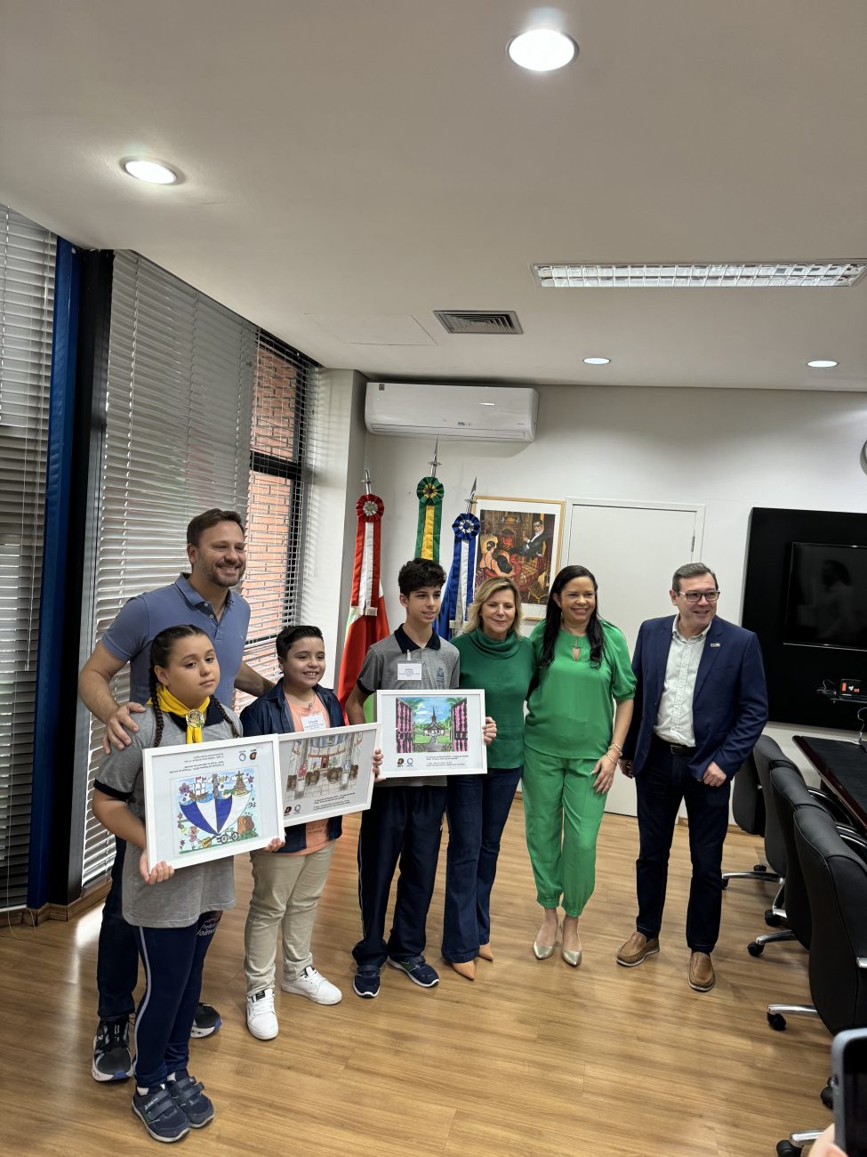 Vencedores Do Concurso De Desenho Tomam Café Especial Com Prefeito De