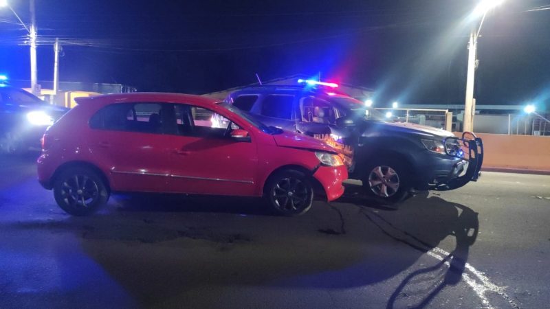 Condutor embriagado colide contra viatura da Guarda Municipal de Chapecó