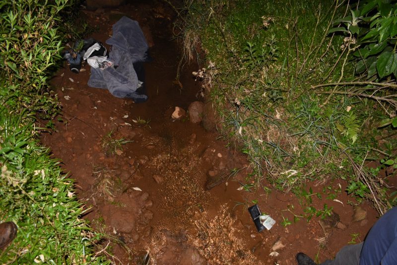 Vala onde o corpo foi encontrado – Foto: Pol&iacute;cia Cient&iacute;fica