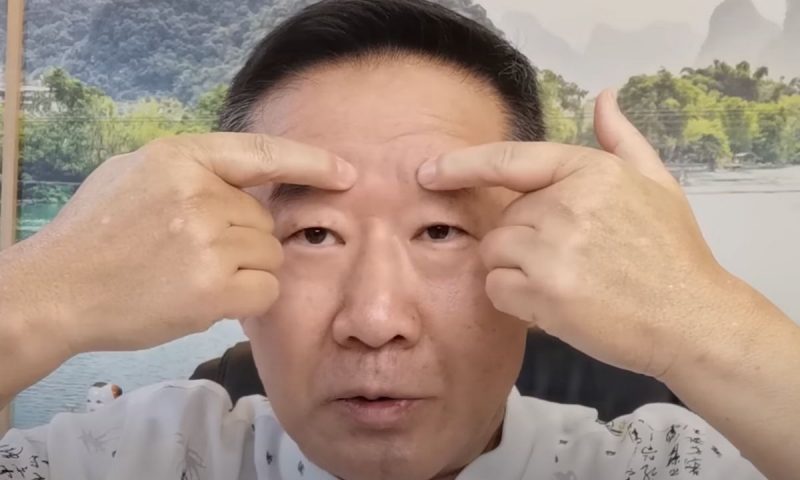 Mestre em terapias orientais ensina como resolver problemas f&iacute;sicos no Youtube – Foto: Reprodu&ccedil;&atilde;o