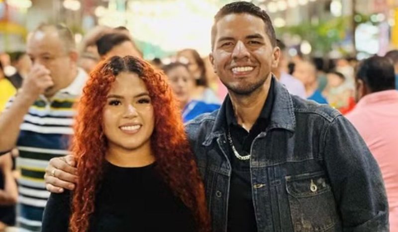 foto mostra deputado Cristhian Nieto e sua esposa, Nicole Burgos