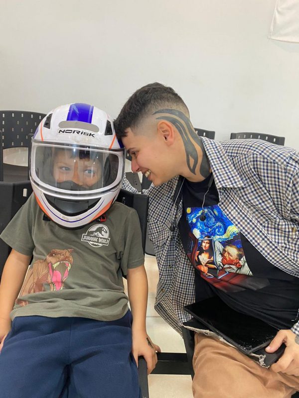 Imagem de joana com um menino