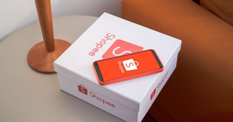 Celular na caixa da Shopee