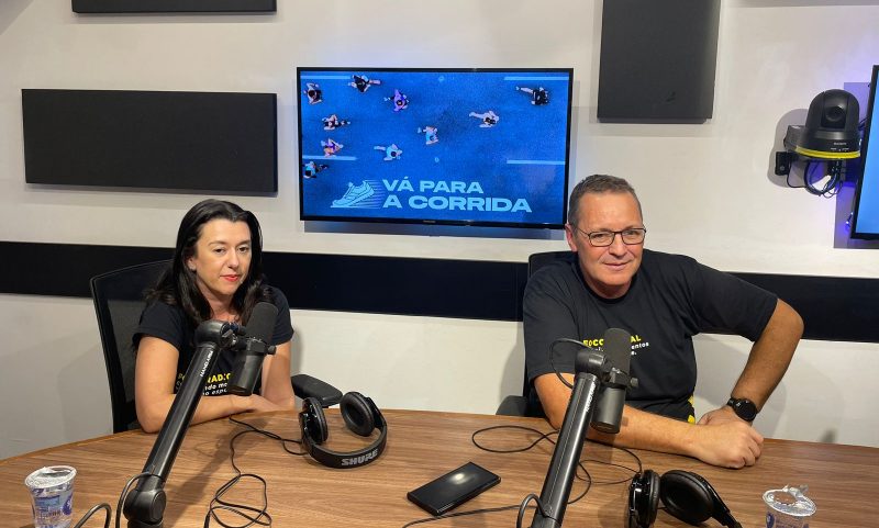 Juliane Santos e Christian Schmidt, representantes do Foco Radical no podcast Vá Para a Corrida