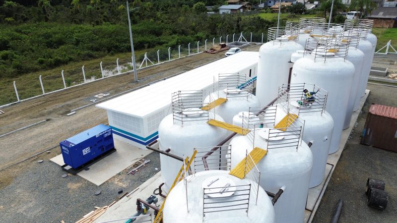 A ETE Gravat&aacute;, com capacidade para tratar o esgoto de 16.600 metros de rede coletora, beneficiar&aacute; inicialmente 1.298 resid&ecirc;ncias do bairro Gravat&aacute; – Foto: Aegea Regional Santa Catarina/Divulga&ccedil;&atilde;o