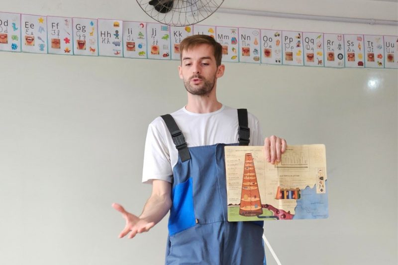 Apresentação da Fábrica de Leitores em uma escola pública