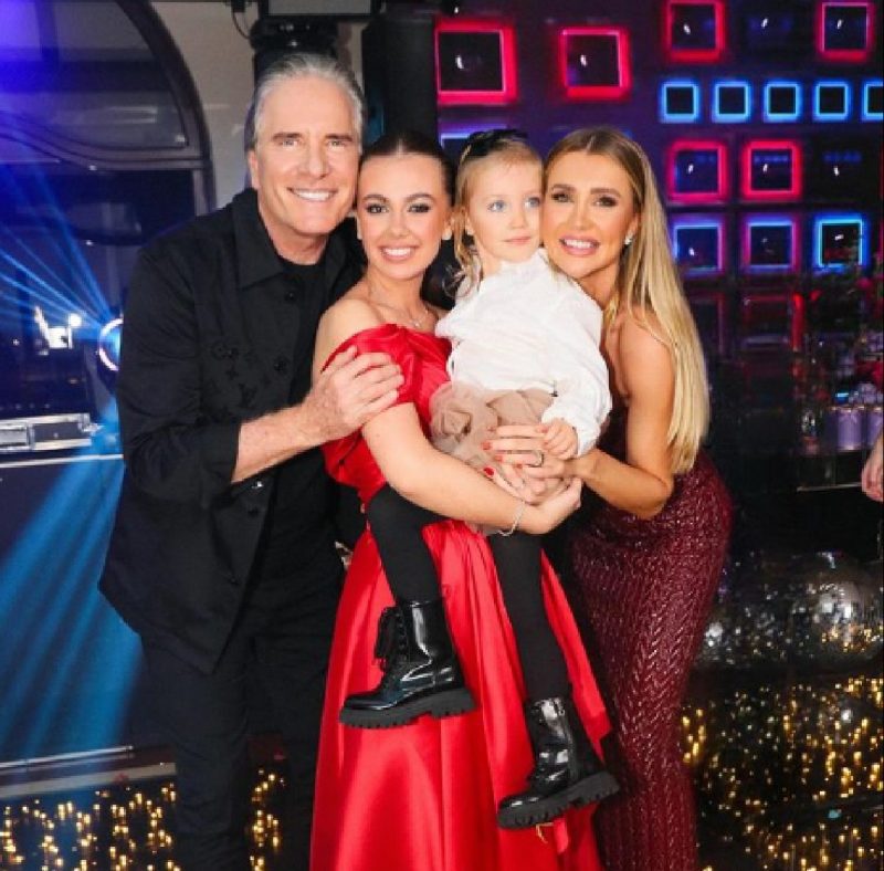 Fam&iacute;lia Justus esteve em Blumenau para a festa de 15 anos da sobrinha de Ana Paula – Foto: Divulgado na Internet/Reprodu&ccedil;&atilde;o/ND