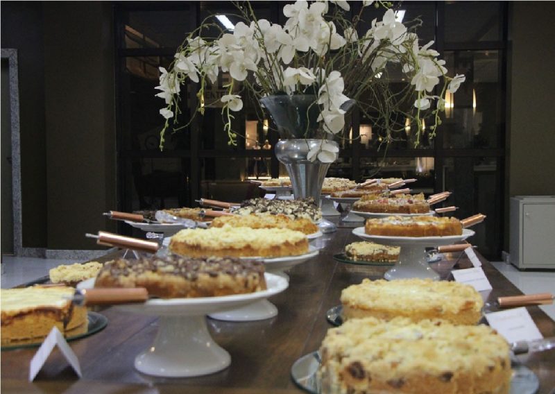 Festival Nacional da Cuca: mesa decorada e rechegada com vários sabores de cuca