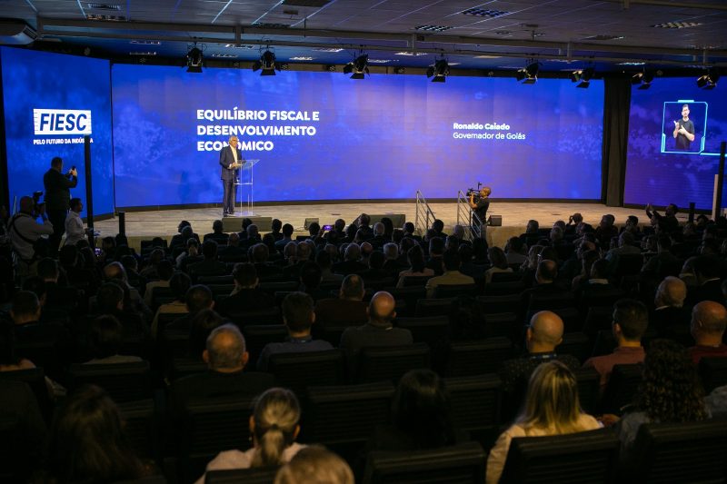 Em Florianópolis, governador de Goiás diz que sempre teve Santa Catarina como referência