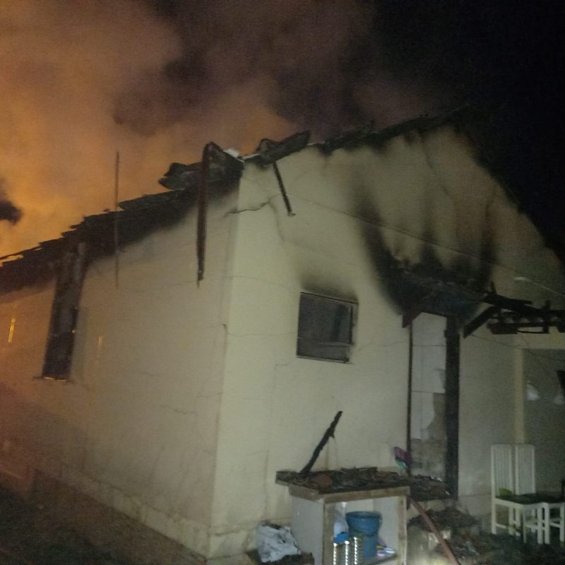 Casa da família consumida pelo incêndio em Criciúma