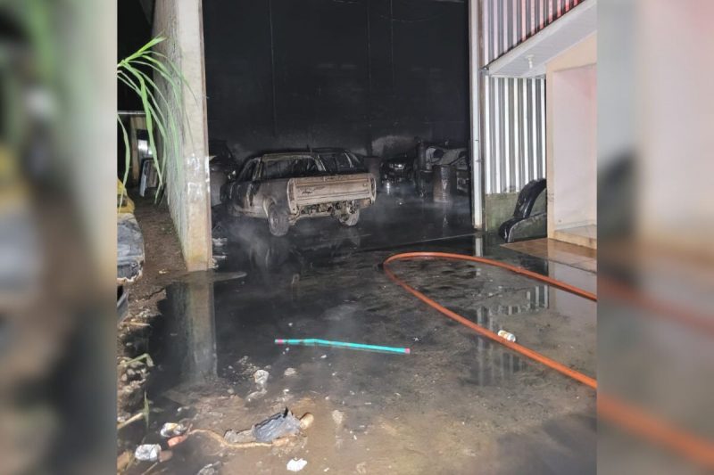 O propriet&aacute;rio relatou aos bombeiros que o inc&ecirc;ndio teria sido criminoso – Foto: Corpo de Bombeiros/Divulga&ccedil;&atilde;o/ND