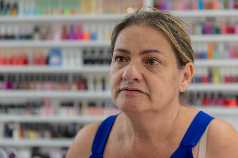 Evanilda de Souza, moradora do bairro h&aacute; 20 anos – Foto: Germano Rorato/ND