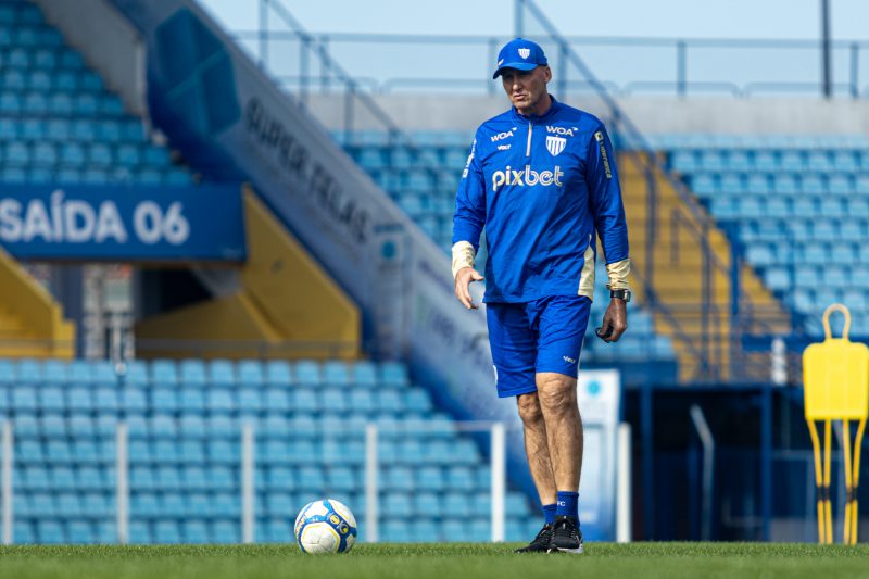 Gilmar Dal Pozzo durante treino do Avaí