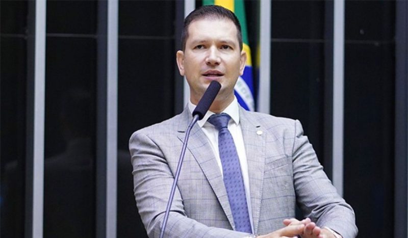 foto mostra Deputado catarinense Gilson Marques, que é relator da PEC que reduz idade mínima para trabalho adolescente