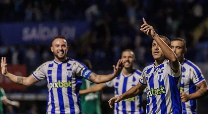 Em boa fase, Ava&iacute; precisa quebrar um tabu diante do Brusque – Foto: Fabiano Rateke/AFC/ND