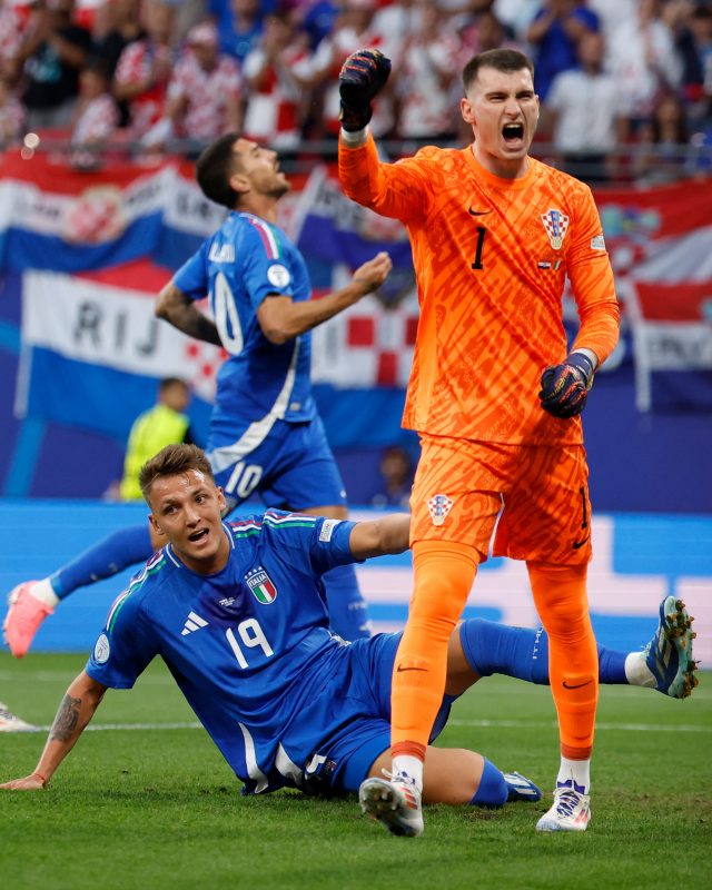 Goleiro Livakovic pegou uma bola incrível no primeiro tempo contra Itália