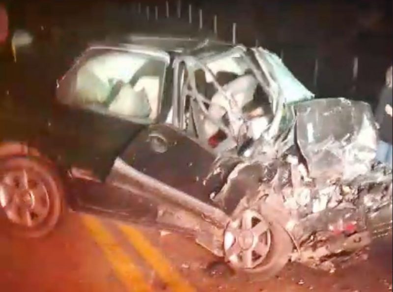 A colis&atilde;o frontal aconteceu entre um Prisma e um Astra – Foto: Divulga&ccedil;&atilde;o/ND