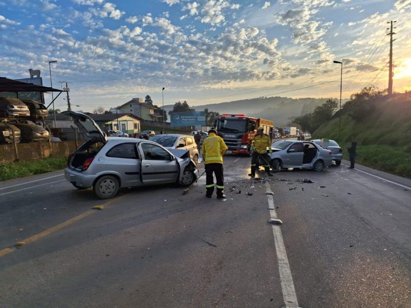 Grave acidente entre 3 carros em São Bento do Sul