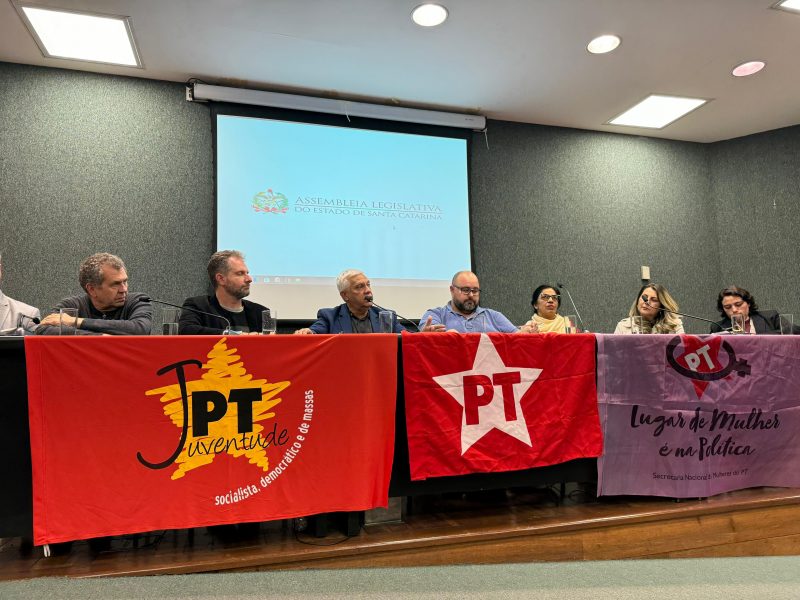 Encontro do PT em Florian&oacute;polis, com a presen&ccedil;a de Rom&ecirc;nio Pereira, dirigente e membro do GTE Nacional do PT – Foto: Divulga&ccedil;&atilde;o/ND