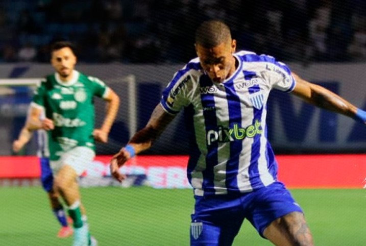 Hygor marcou dois gols do Avaí e foi o grande nome do jogo diante do Guarani na Ressacada