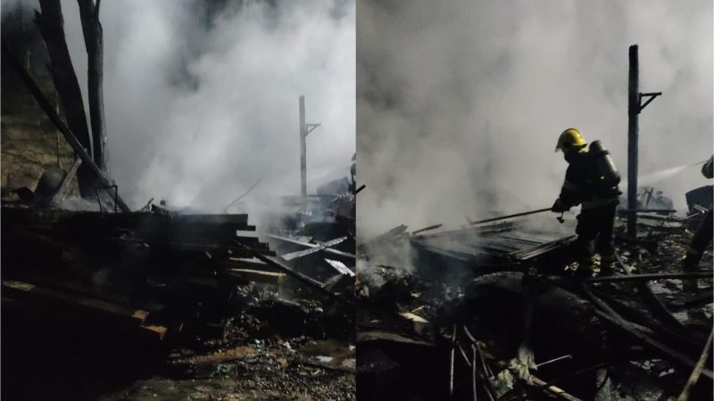 Mais de 35 mil litros de &aacute;gua foram usados para conter chamas &nbsp;– Foto: CBMSC/ Divulga&ccedil;&atilde;o