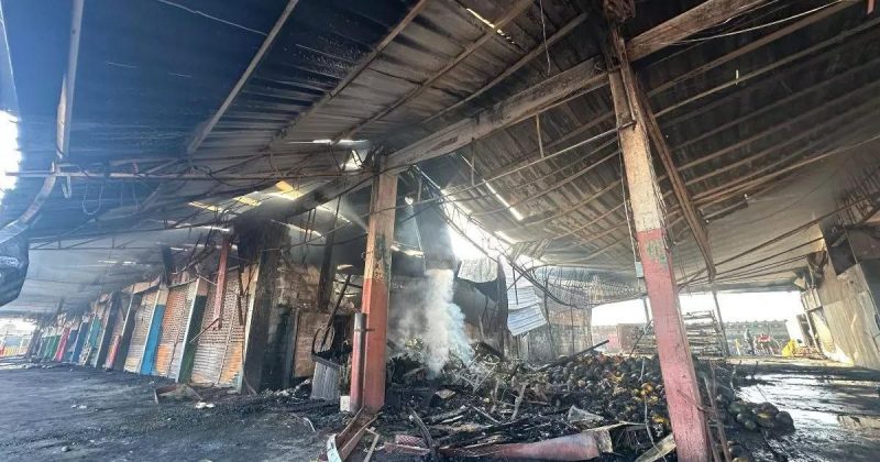 Incêndio na Ceasa de Curitiba destrói pavilhão 