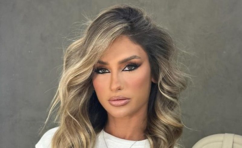 na foto aparece a modelo Isabella Settanni com cabelo arrumado em foto