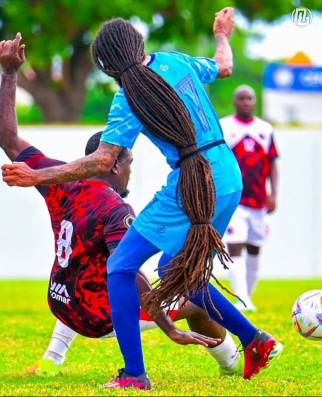 Jogador da seleção de Anguila viralizou pelo tamanho de seu cabelo