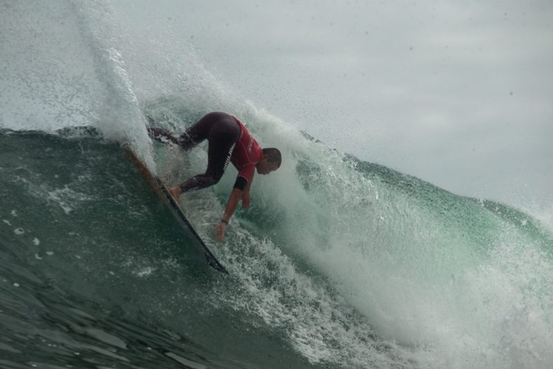 Surfista manezinho Leo Casal aspira o topo do surfe mundial