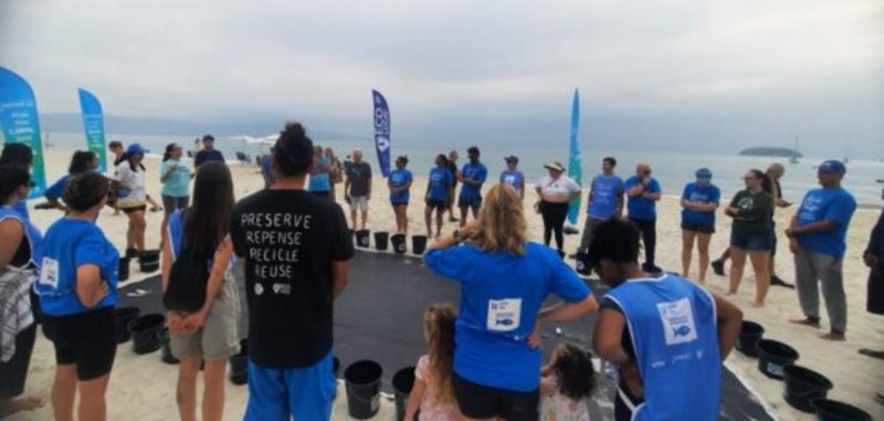 limpeza na praia de jurerê