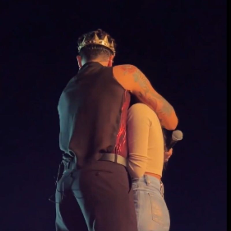 Ana Castela desaba no choro ao cantar do com Luan Santana em show