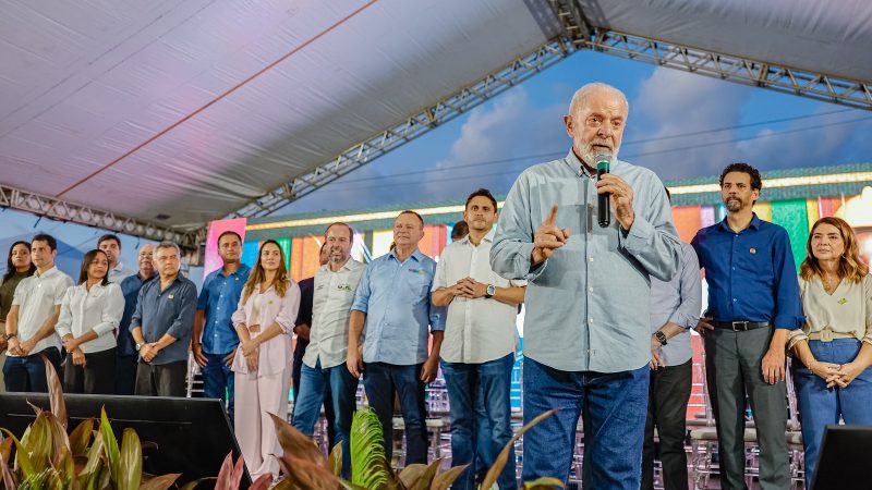 Imagem de Lula discursando; presidente deve chegar a Itajaí nesta sexta-feira 