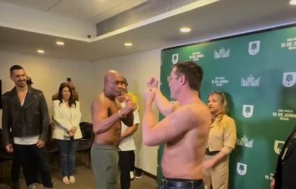 Anderson Silva e Chael Sonnen subiram na balança e confirmaram a luta deste sábado