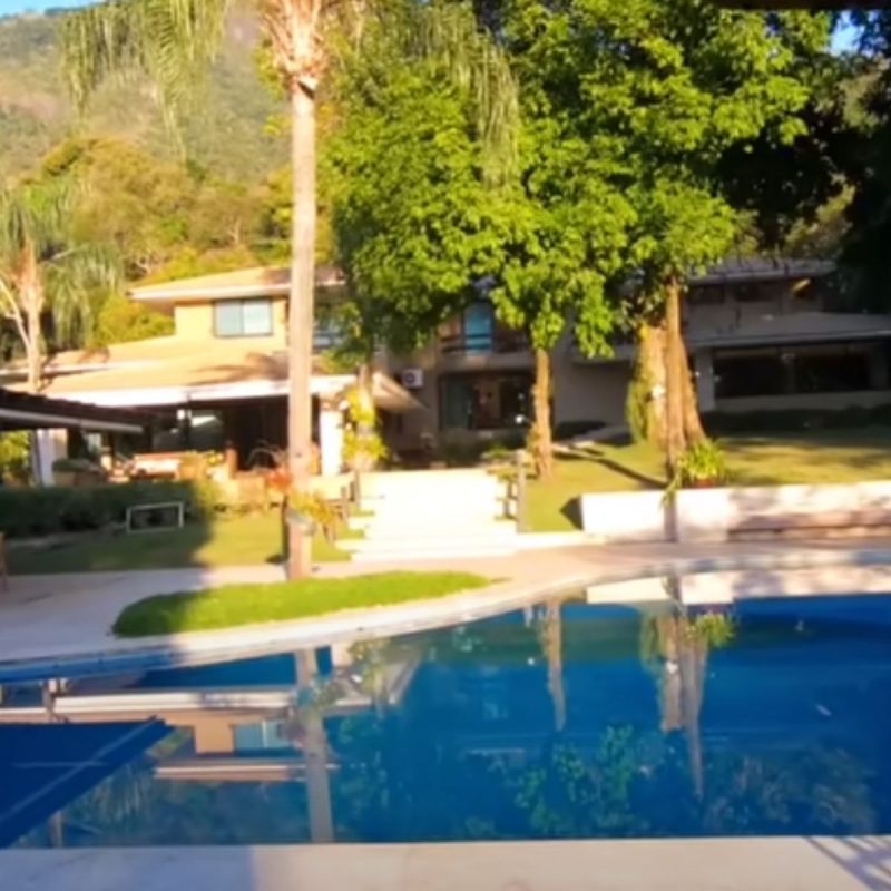 Nova mansão da Anitta: veja como é a casa de luxo comprada por R$ 11 milhões pela cantora